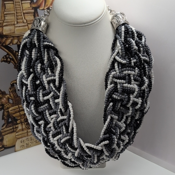 Stunning Sassy Jones Monochrome Beaded Statement Necklace - Excellent Condition! - Picture 8 of 8